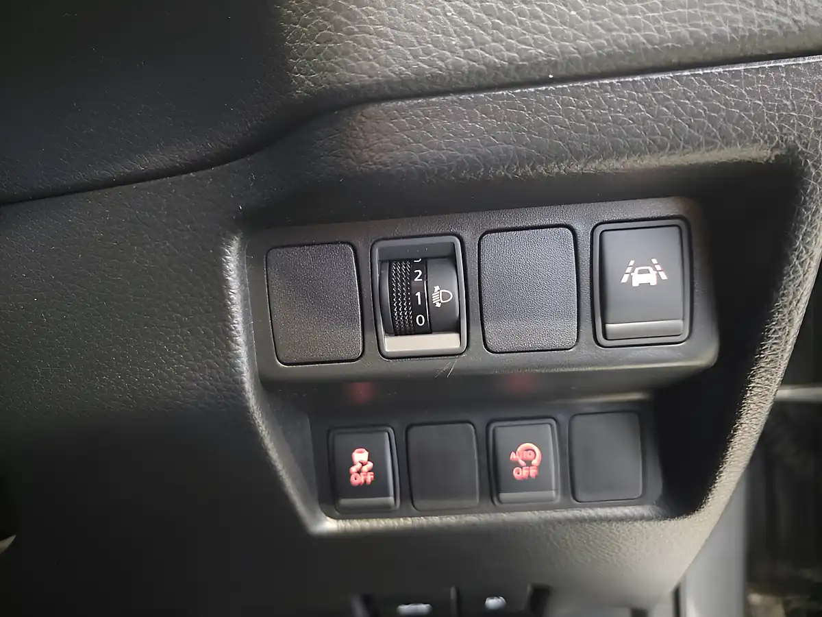 Used 2017 Nissan Qashqai N-Connecta Grey/Grey - Interior and Exterior details 18