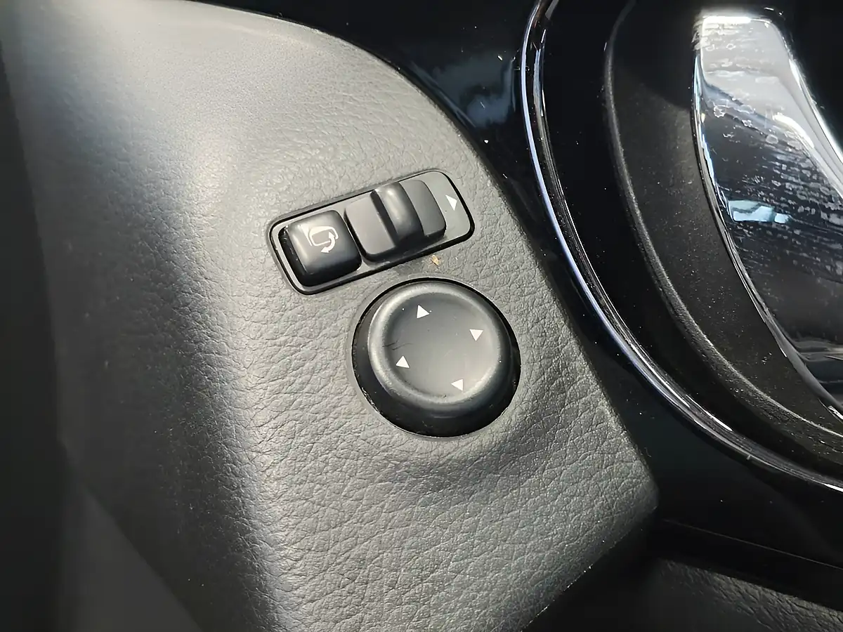 Used 2017 Nissan Qashqai N-Connecta Grey/Grey - Interior and Exterior details 20