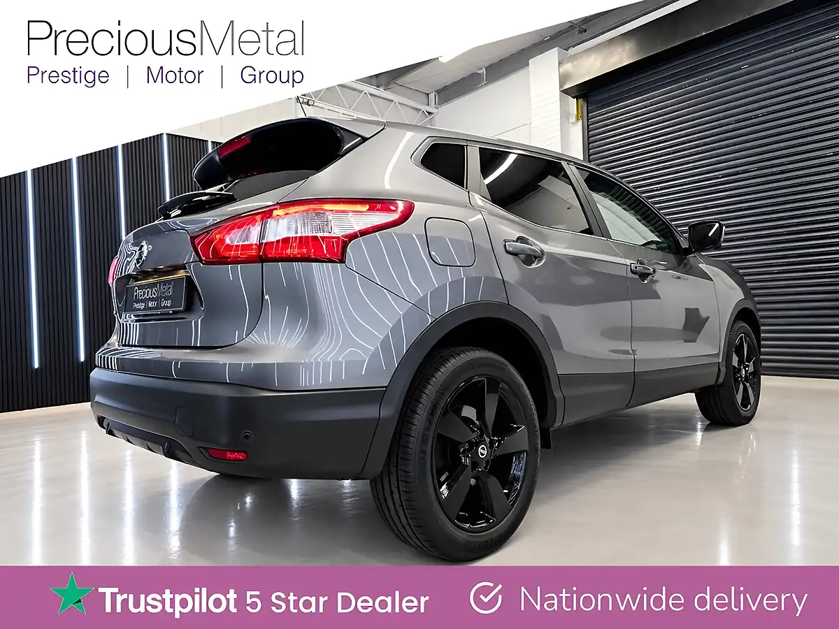 Used 2017 Nissan Qashqai N-Connecta Grey/Grey - Interior and Exterior details 6