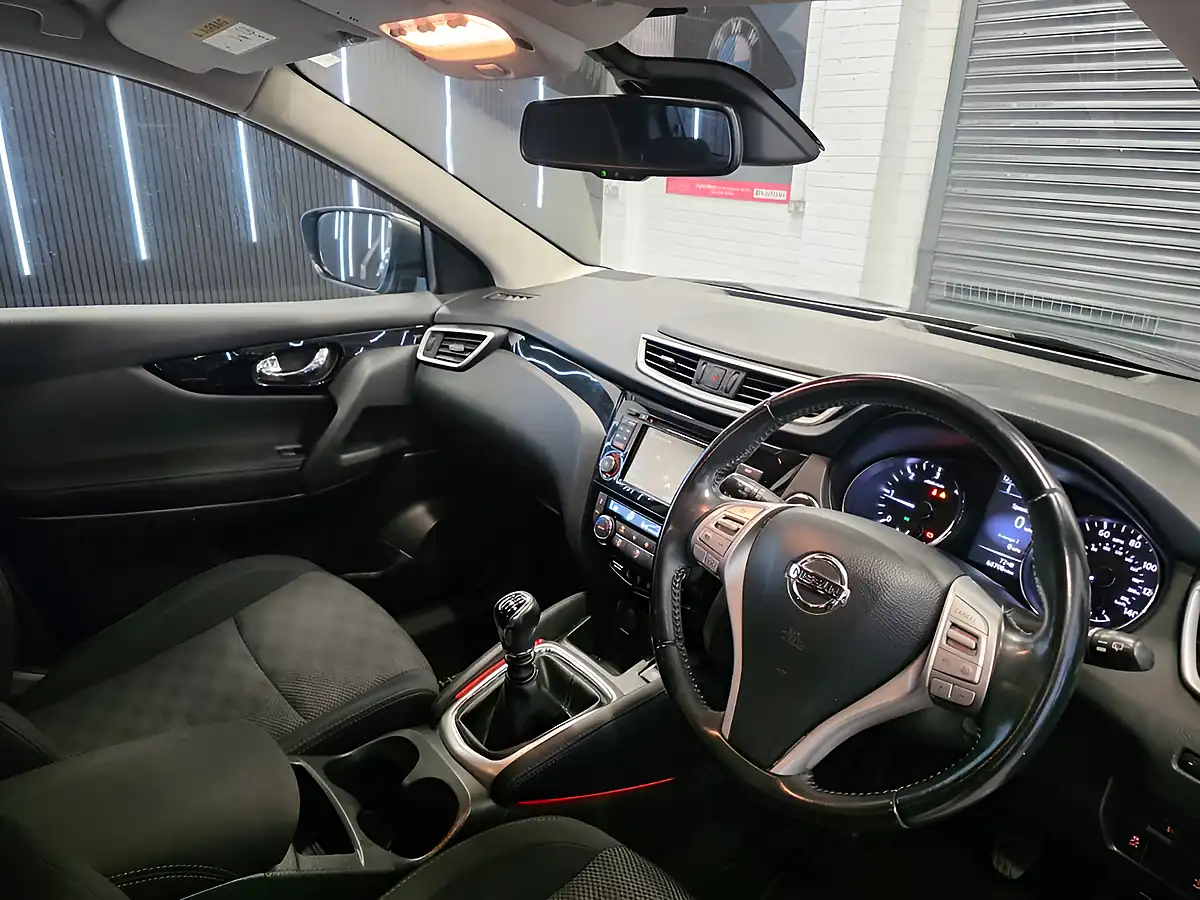 Used 2017 Nissan Qashqai N-Connecta Grey/Grey - Interior and Exterior details 7