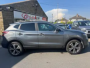 Used 2017 Nissan Qashqai N-Connecta Grey - Interior and Exterior details 4