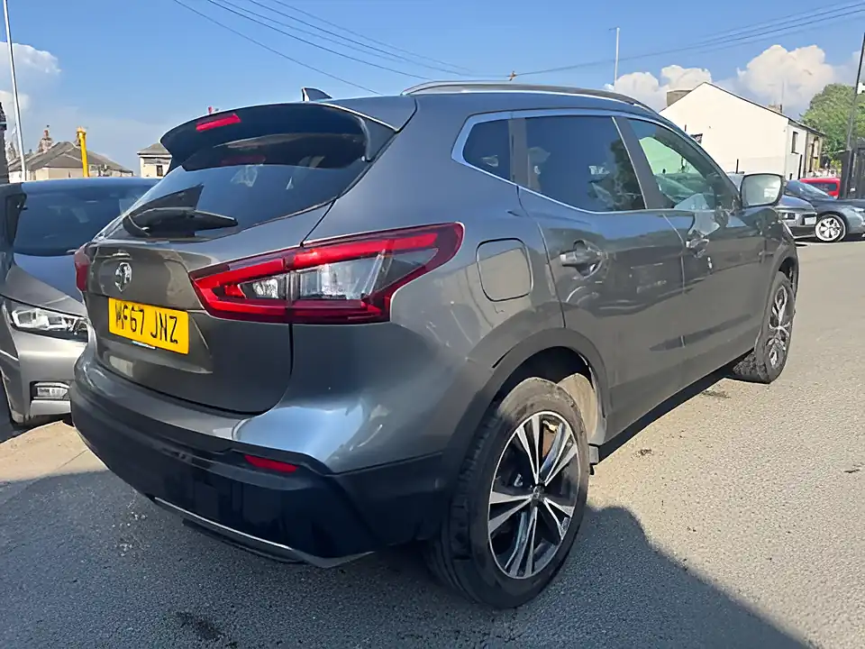 Used 2017 Nissan Qashqai N-Connecta Grey - Interior and Exterior details 5