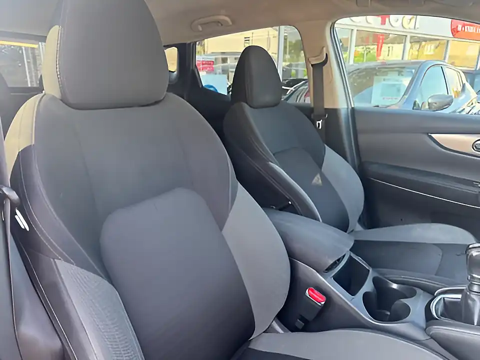 Used 2017 Nissan Qashqai N-Connecta Grey - Interior and Exterior details 6