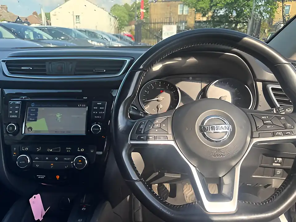 Used 2017 Nissan Qashqai N-Connecta Grey - Interior and Exterior details 9