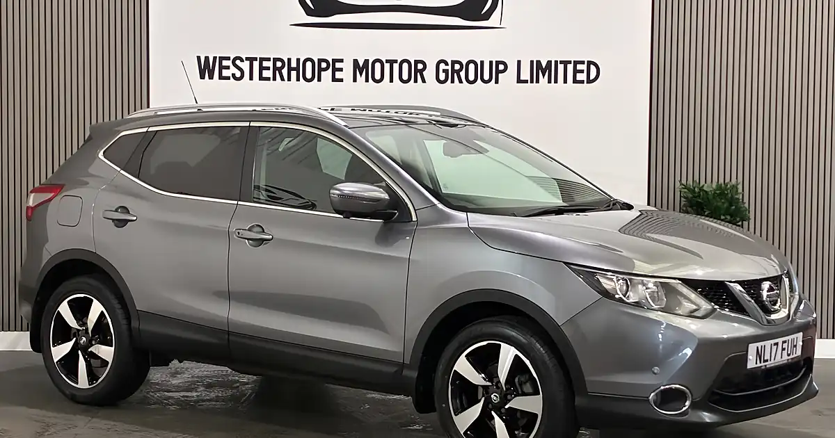 Used 2017 Nissan Qashqai N-Connecta Grey - Front View