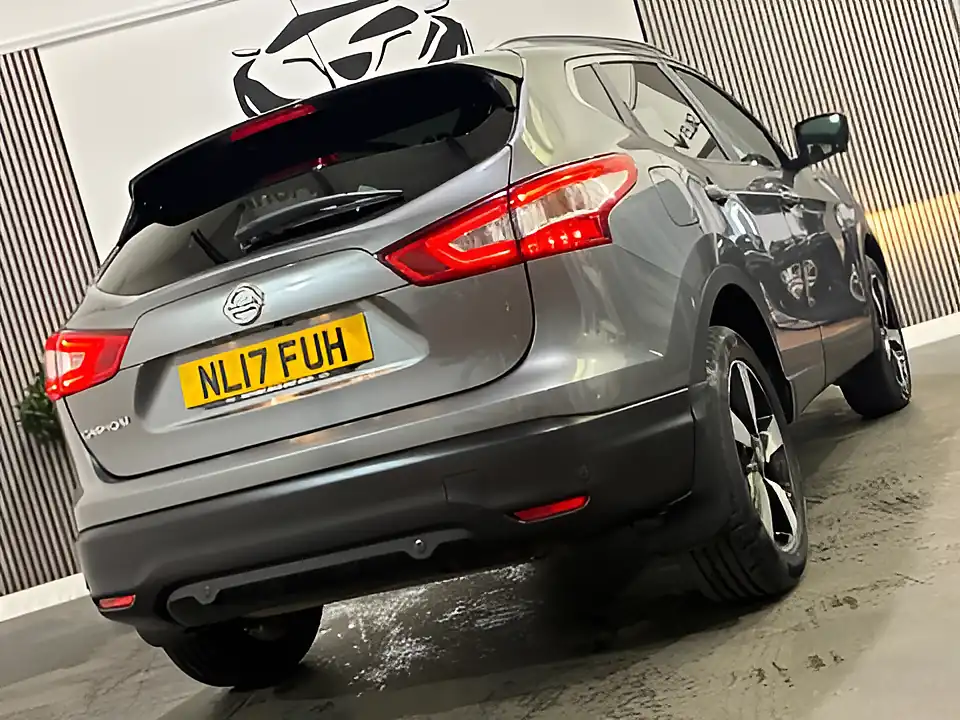 Used 2017 Nissan Qashqai N-Connecta Grey - Interior and Exterior details 12
