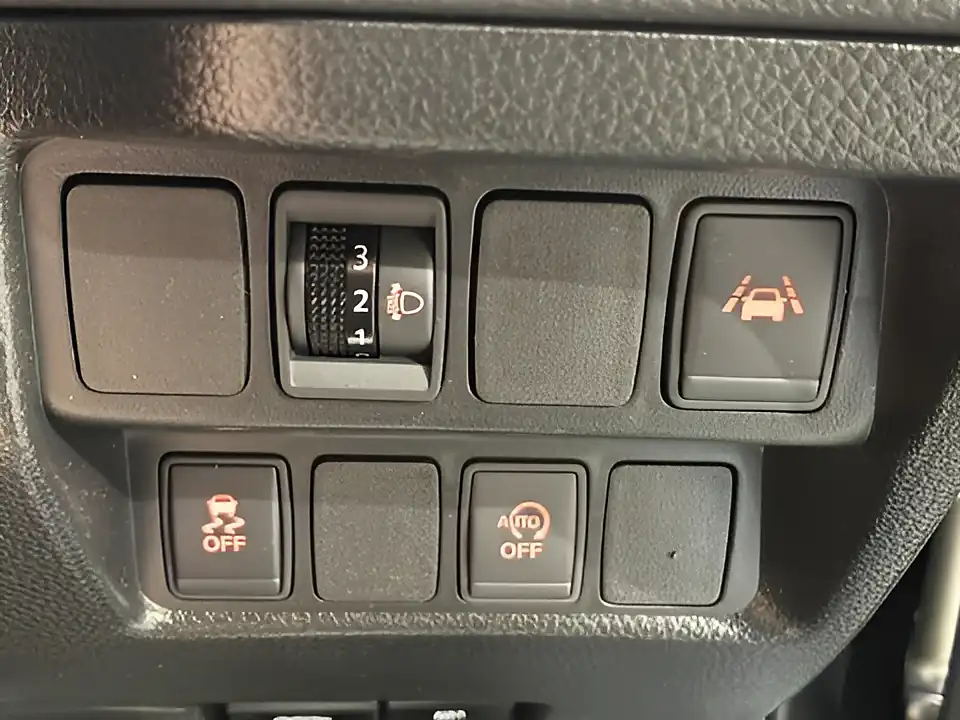 Used 2017 Nissan Qashqai N-Connecta Grey - Interior and Exterior details 13