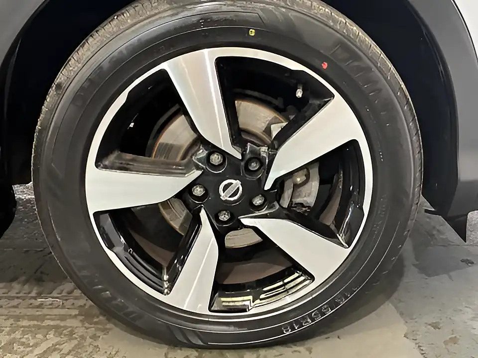Used 2017 Nissan Qashqai N-Connecta Grey - Interior and Exterior details 14