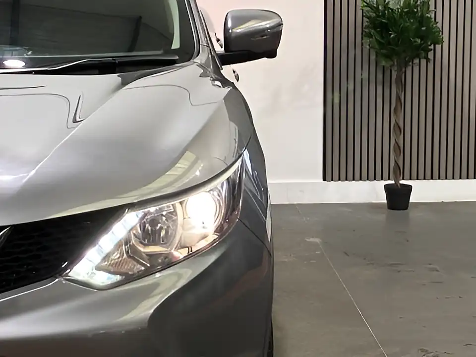 Used 2017 Nissan Qashqai N-Connecta Grey - Interior and Exterior details 18