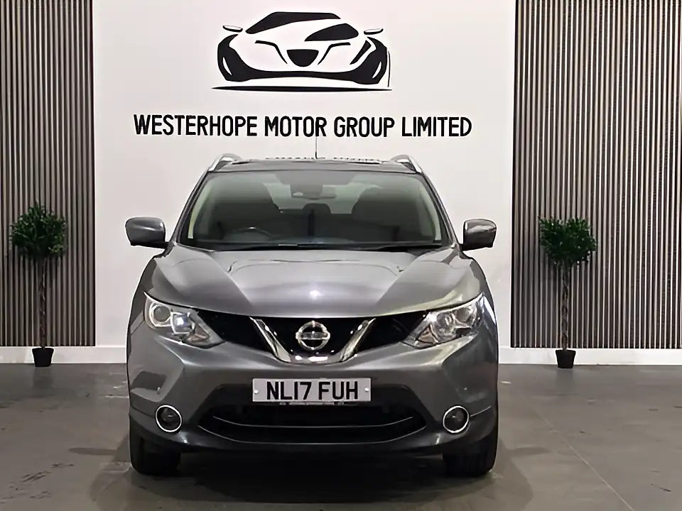 Used 2017 Nissan Qashqai N-Connecta Grey - Interior and Exterior details 5