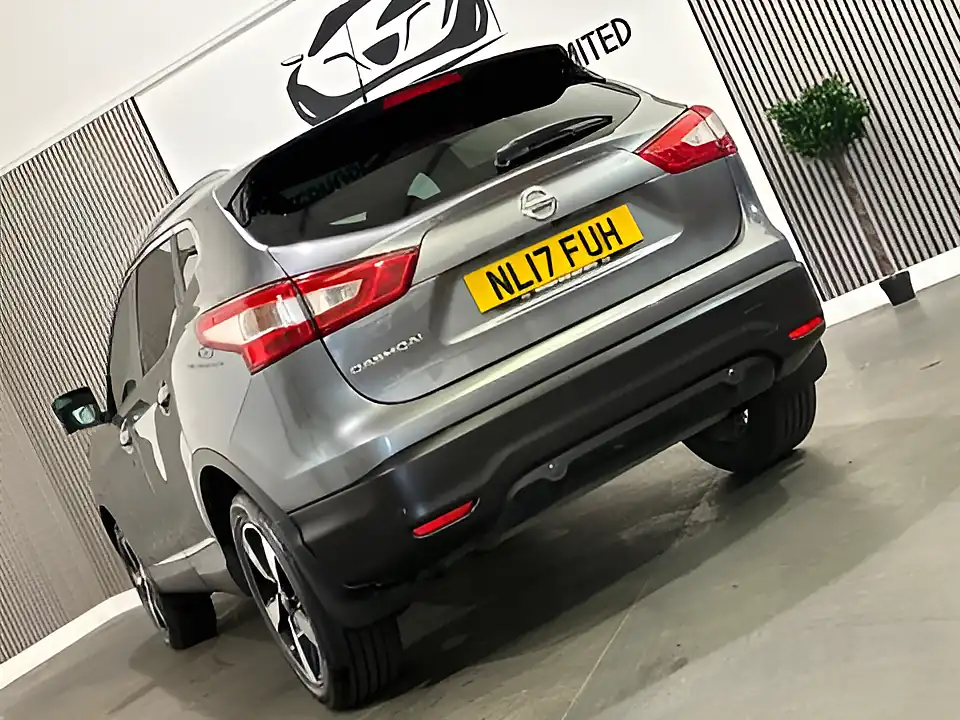 Used 2017 Nissan Qashqai N-Connecta Grey - Interior and Exterior details 7