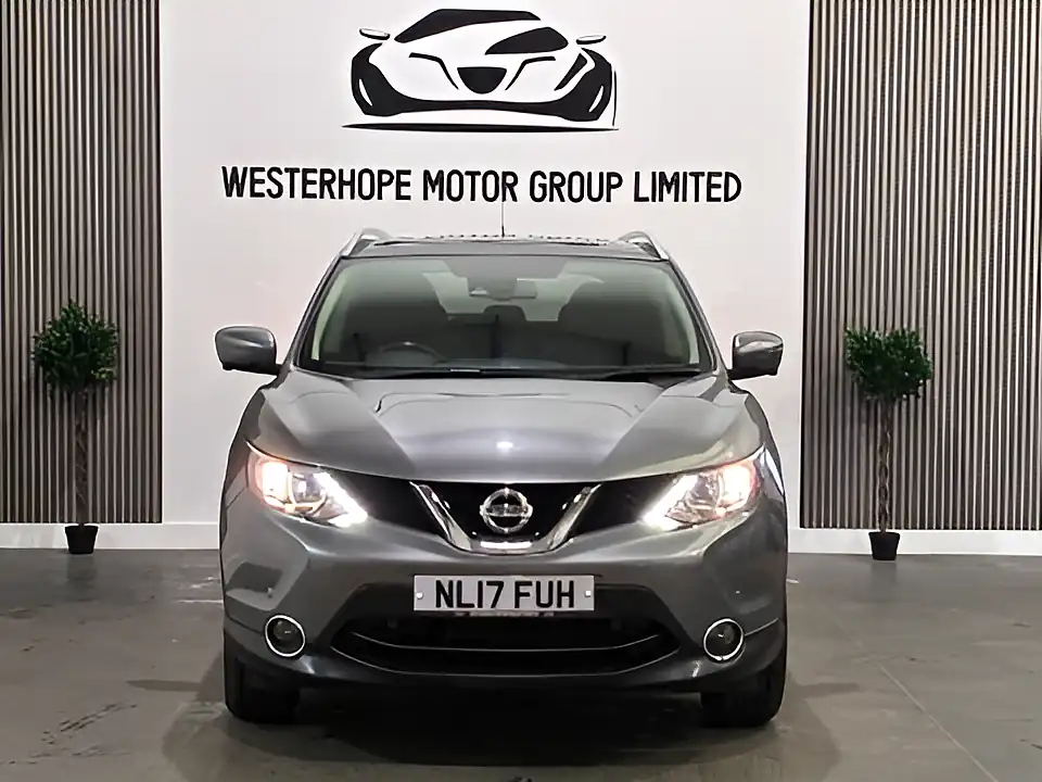 Used 2017 Nissan Qashqai N-Connecta Grey - Interior and Exterior details 8