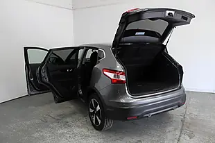 Used 2017 Nissan Qashqai N-Connecta Grey - Interior and Exterior details 11
