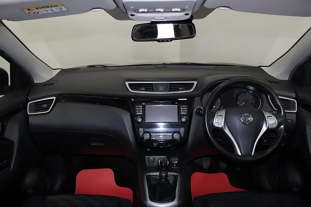 Used 2017 Nissan Qashqai N-Connecta Grey - Interior and Exterior details 13