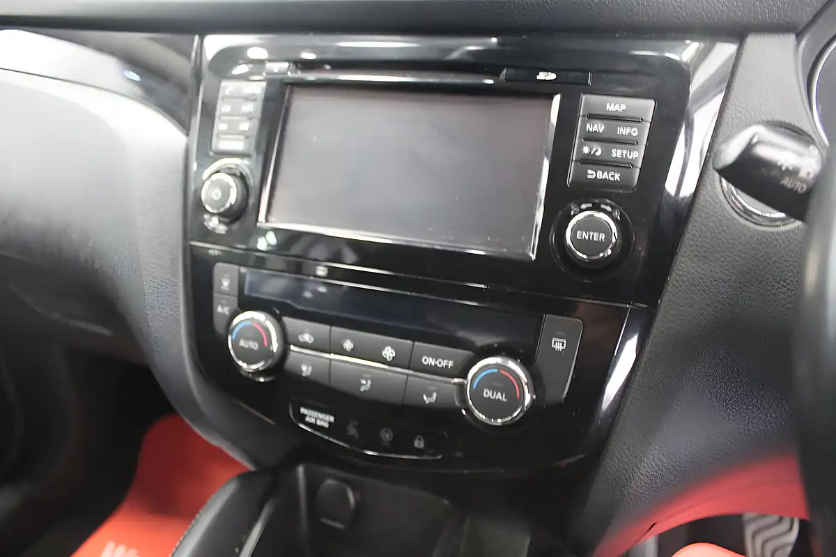 Used 2017 Nissan Qashqai N-Connecta Grey - Interior and Exterior details 15