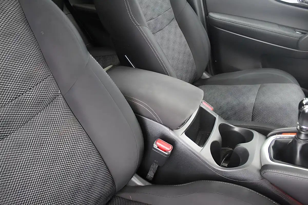 Used 2017 Nissan Qashqai N-Connecta Grey - Interior and Exterior details 16