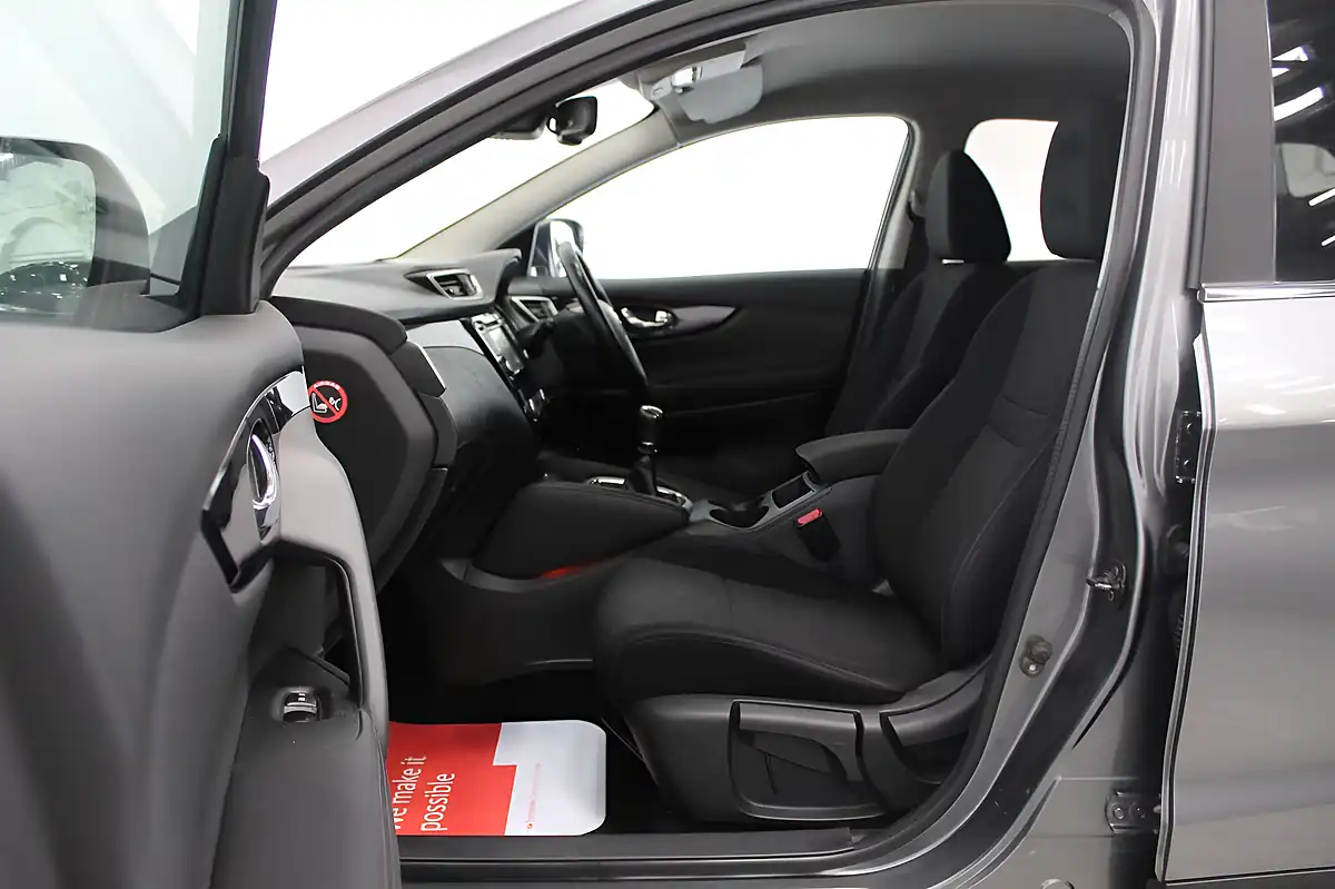 Used 2017 Nissan Qashqai N-Connecta Grey - Interior and Exterior details 18