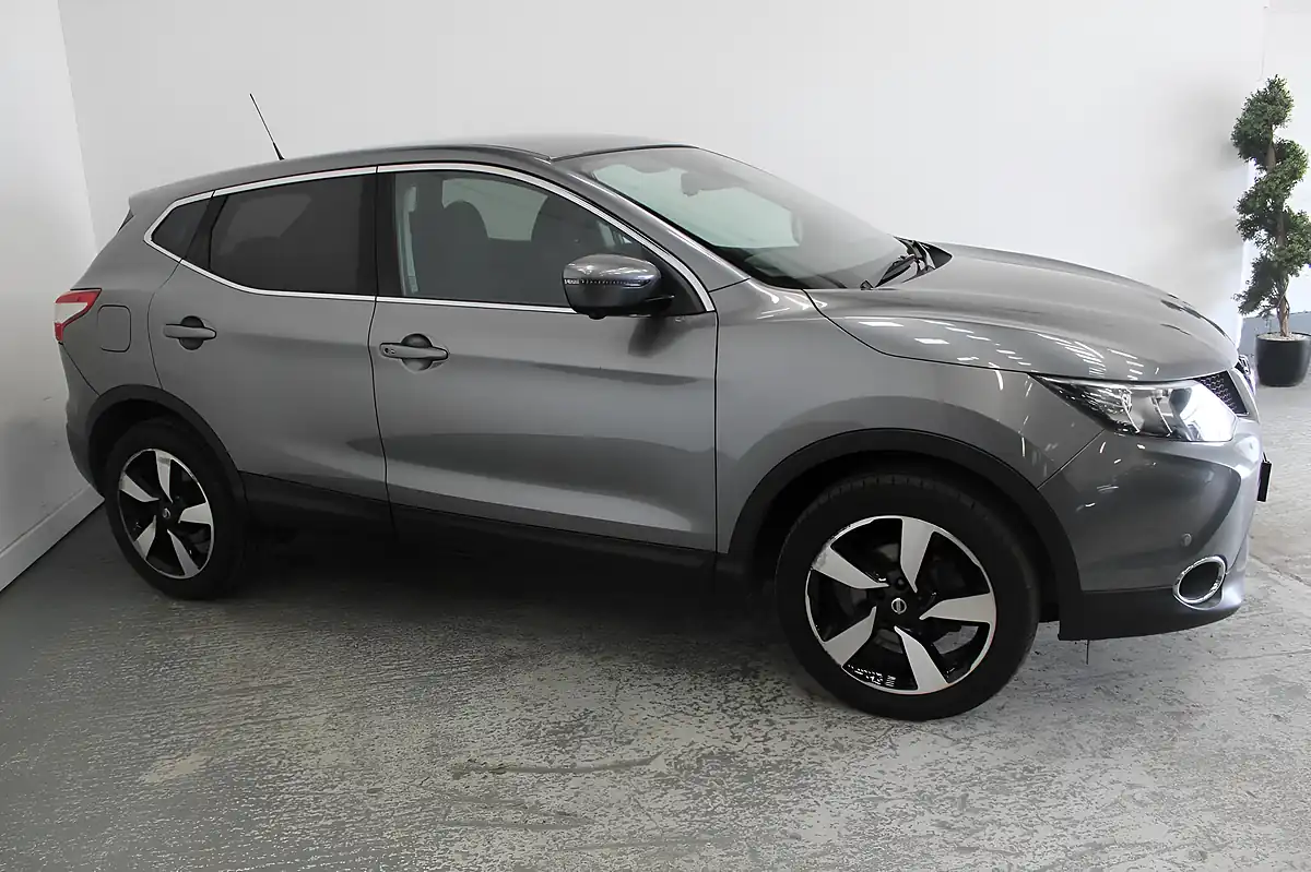 Used 2017 Nissan Qashqai N-Connecta Grey - Interior and Exterior details 3