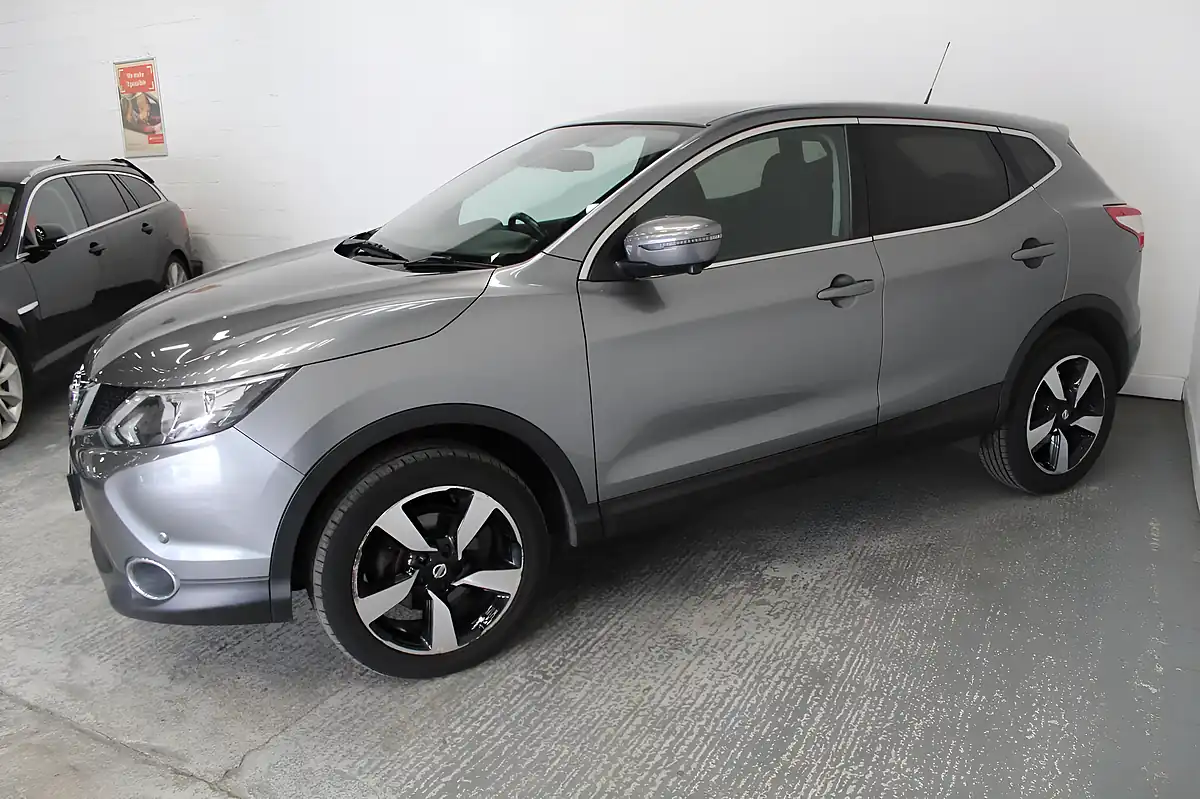 Used 2017 Nissan Qashqai N-Connecta Grey - Interior and Exterior details 4