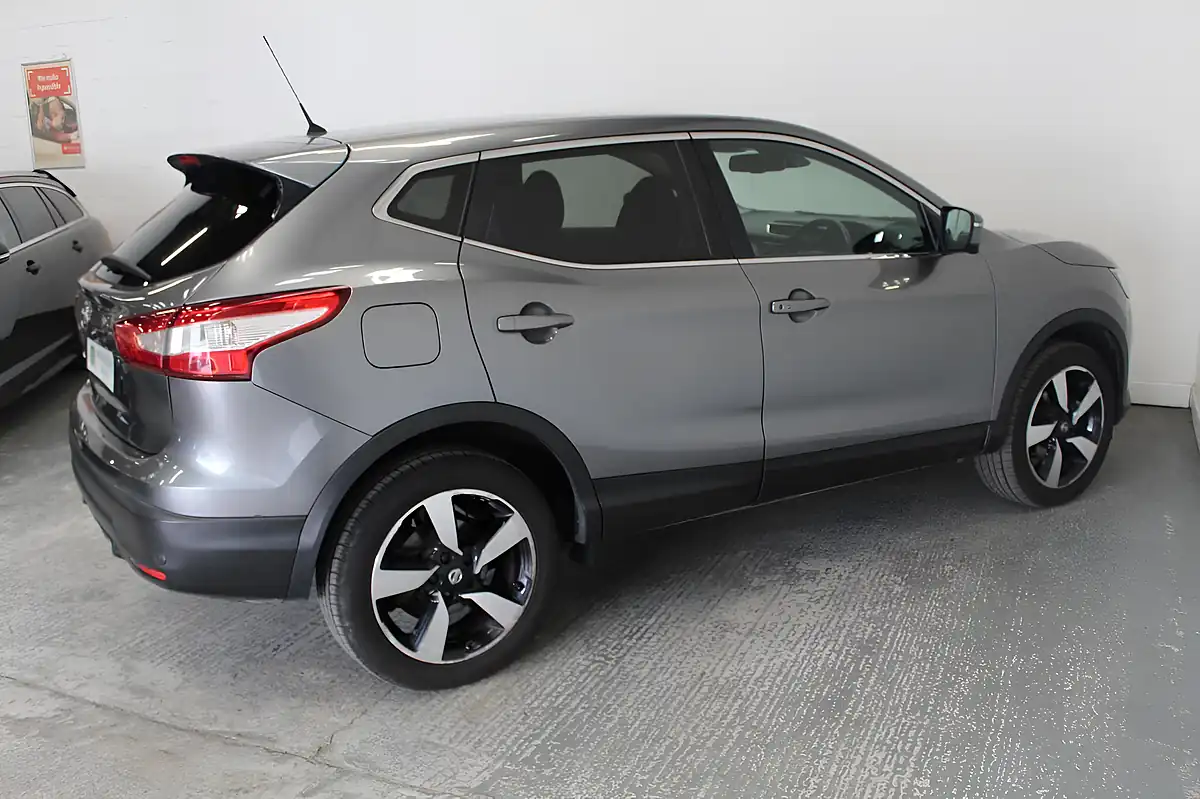 Used 2017 Nissan Qashqai N-Connecta Grey - Interior and Exterior details 8