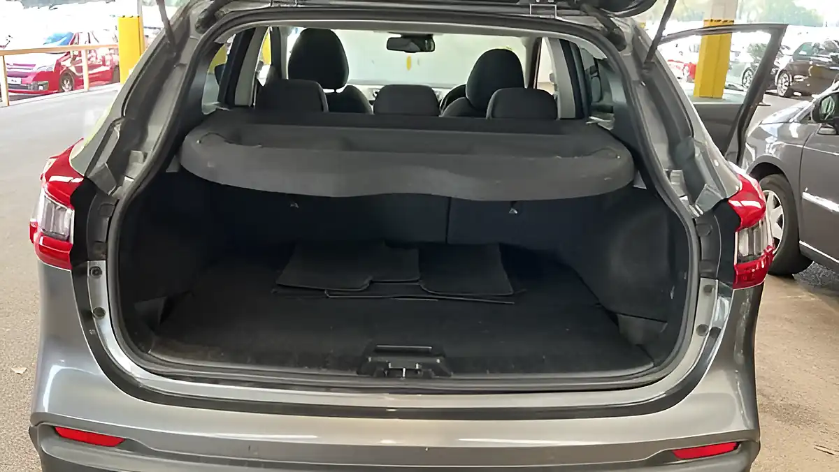 Used 2017 Nissan Qashqai N-Connecta Grey - Interior and Exterior details 10