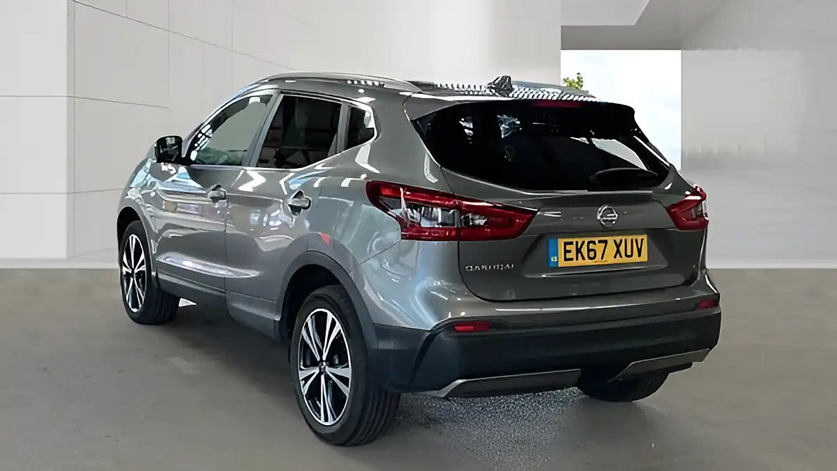 Used 2017 Nissan Qashqai N-Connecta Grey - Interior and Exterior details 3