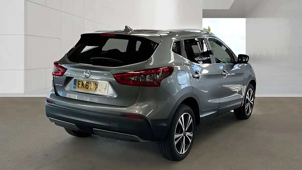 Used 2017 Nissan Qashqai N-Connecta Grey - Interior and Exterior details 5