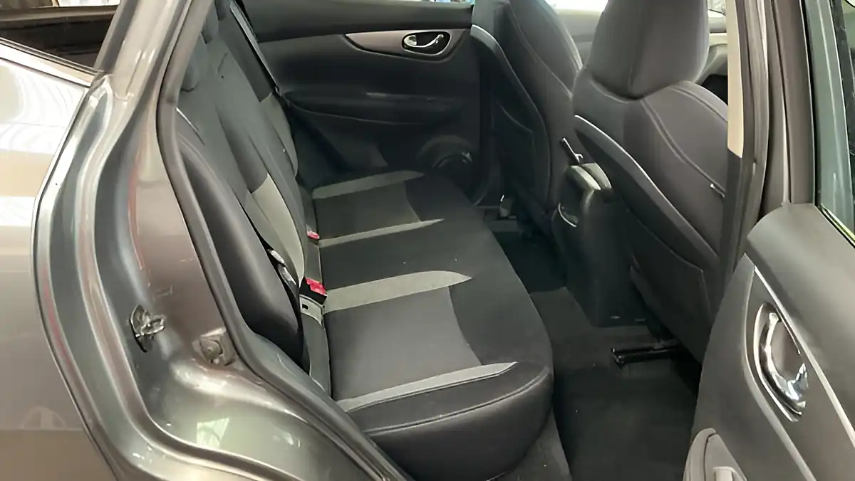 Used 2017 Nissan Qashqai N-Connecta Grey - Interior and Exterior details 7