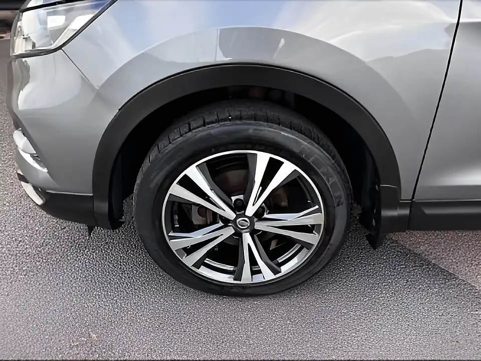 Used 2017 Nissan Qashqai N-Connecta Grey - Interior and Exterior details 10