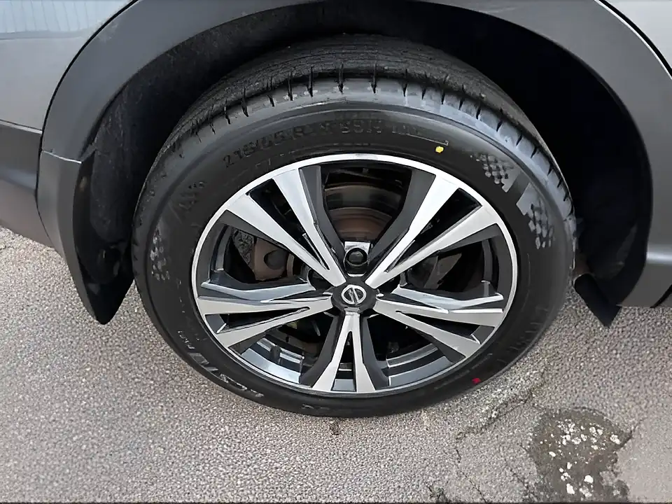 Used 2017 Nissan Qashqai N-Connecta Grey - Interior and Exterior details 11