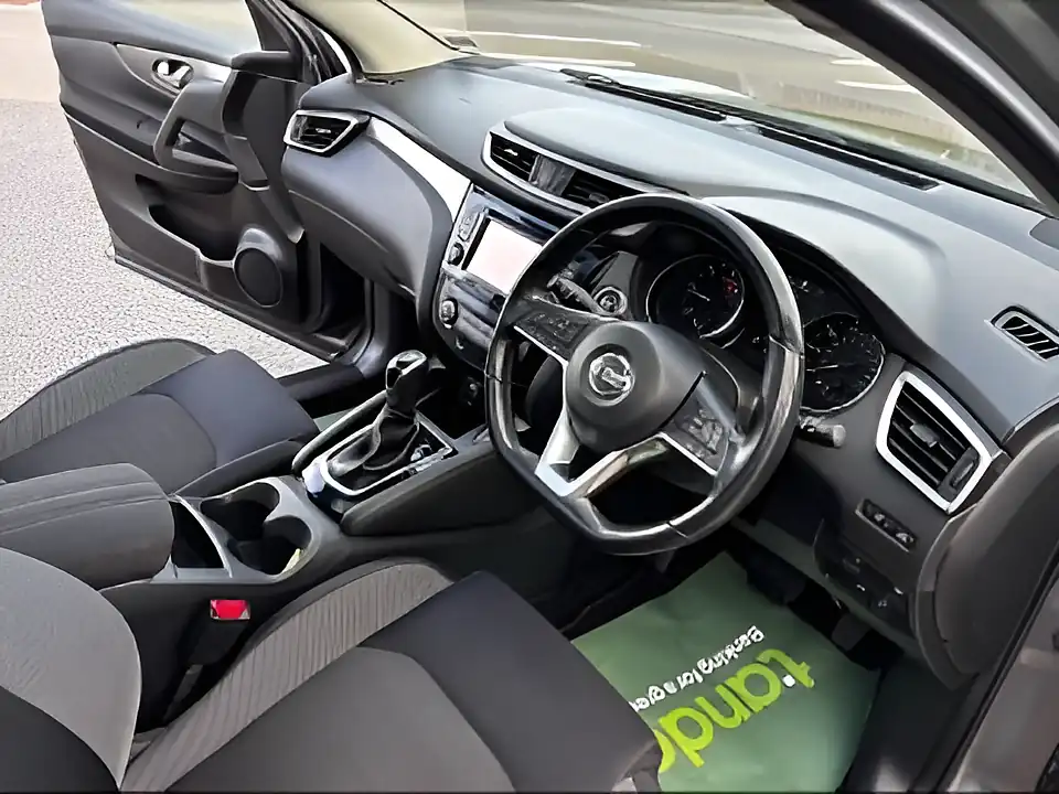 Used 2017 Nissan Qashqai N-Connecta Grey - Interior and Exterior details 12