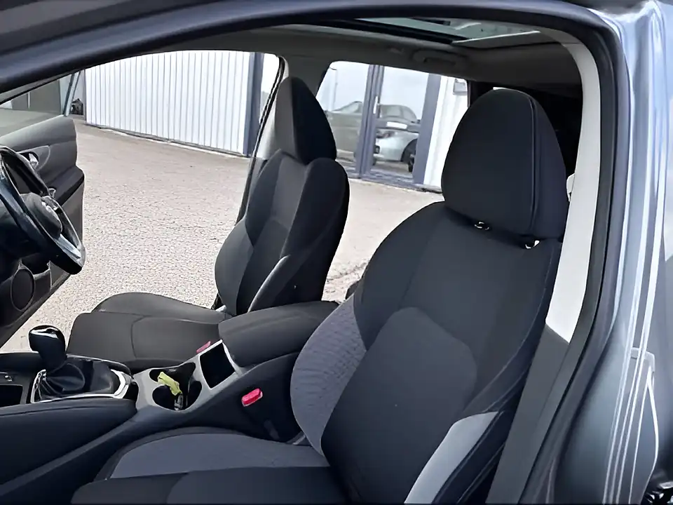 Used 2017 Nissan Qashqai N-Connecta Grey - Interior and Exterior details 16