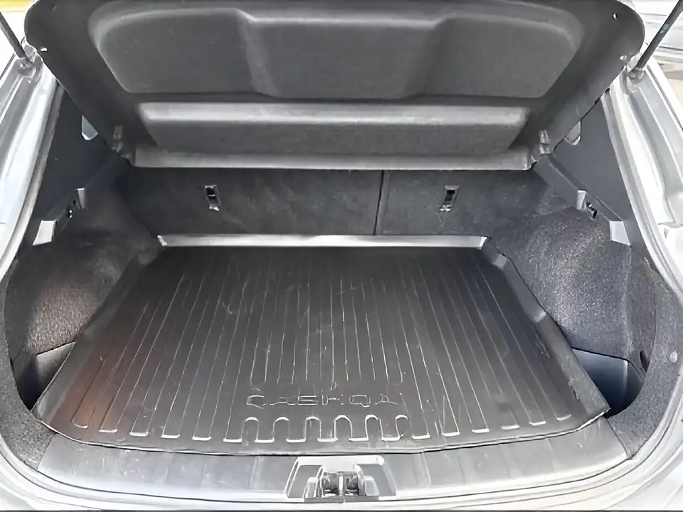 Used 2017 Nissan Qashqai N-Connecta Grey - Interior and Exterior details 20