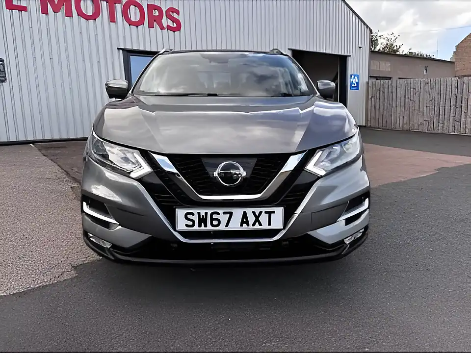 Used 2017 Nissan Qashqai N-Connecta Grey - Interior and Exterior details 3