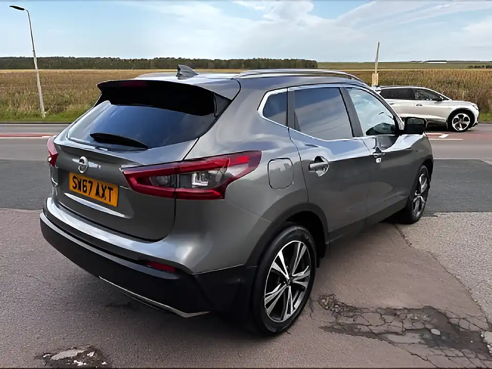 Used 2017 Nissan Qashqai N-Connecta Grey - Interior and Exterior details 6