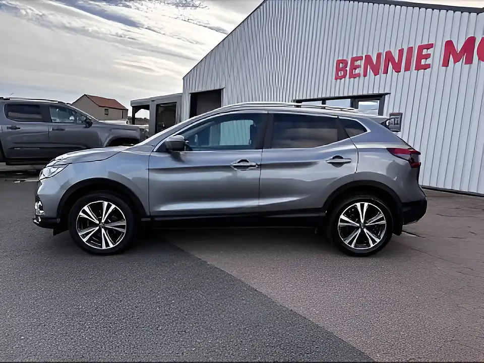 Used 2017 Nissan Qashqai N-Connecta Grey - Interior and Exterior details 8