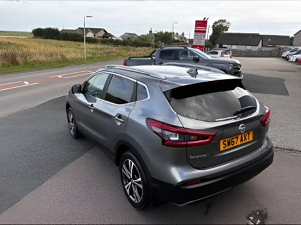 Used 2017 Nissan Qashqai N-Connecta Grey - Interior and Exterior details 9
