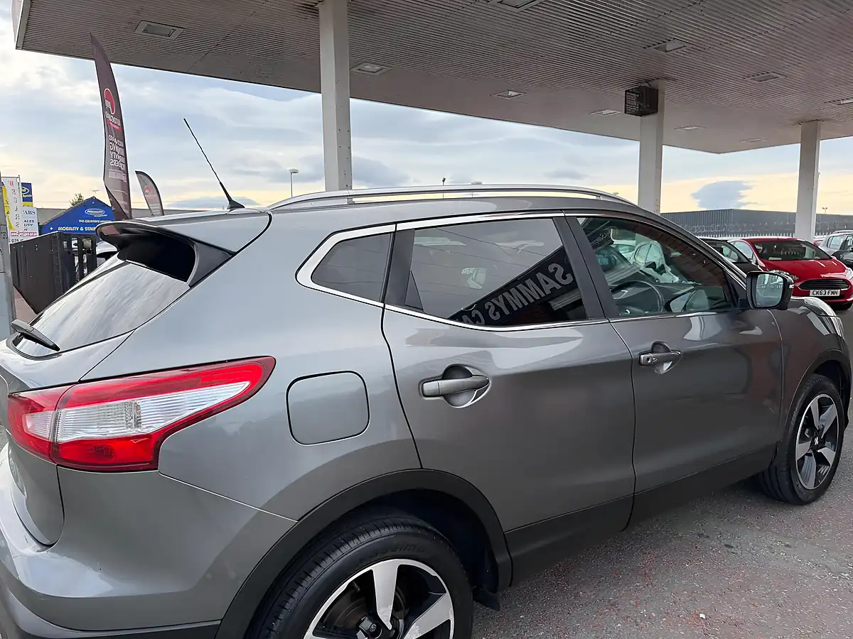 Used 2017 Nissan Qashqai N-Connecta Grey - Interior and Exterior details 11