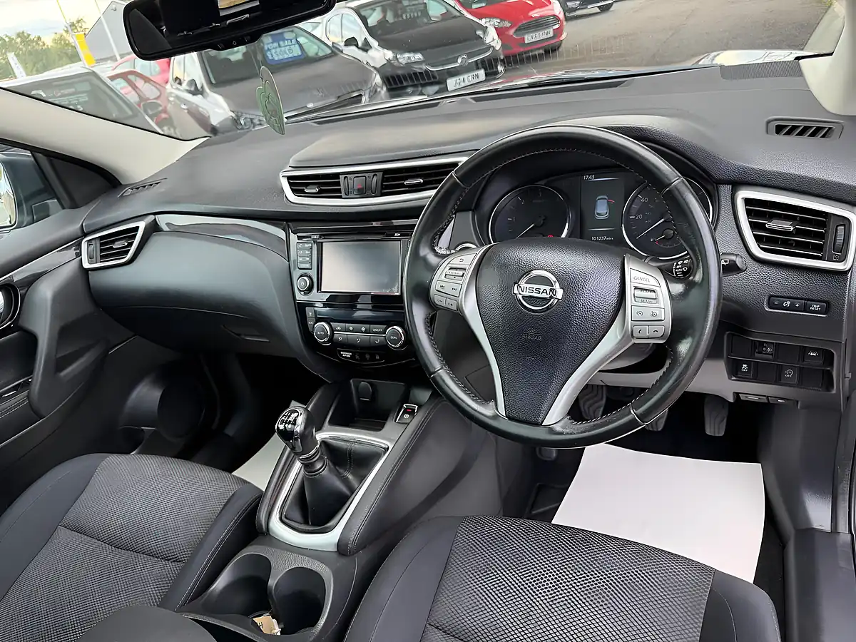 Used 2017 Nissan Qashqai N-Connecta Grey - Interior and Exterior details 12