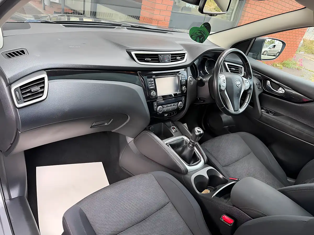 Used 2017 Nissan Qashqai N-Connecta Grey - Interior and Exterior details 13