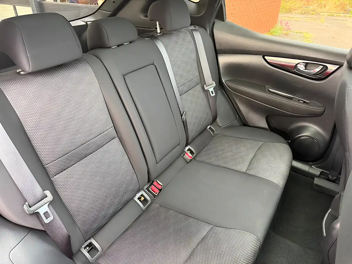 Used 2017 Nissan Qashqai N-Connecta Grey - Interior and Exterior details 19