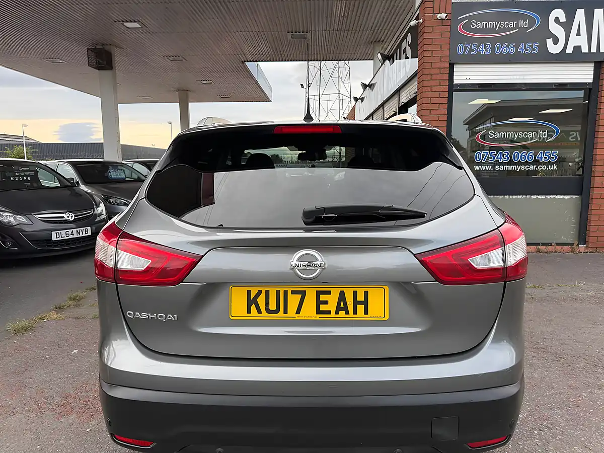 Used 2017 Nissan Qashqai N-Connecta Grey - Interior and Exterior details 4