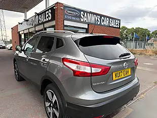 Used 2017 Nissan Qashqai N-Connecta Grey - Interior and Exterior details 5