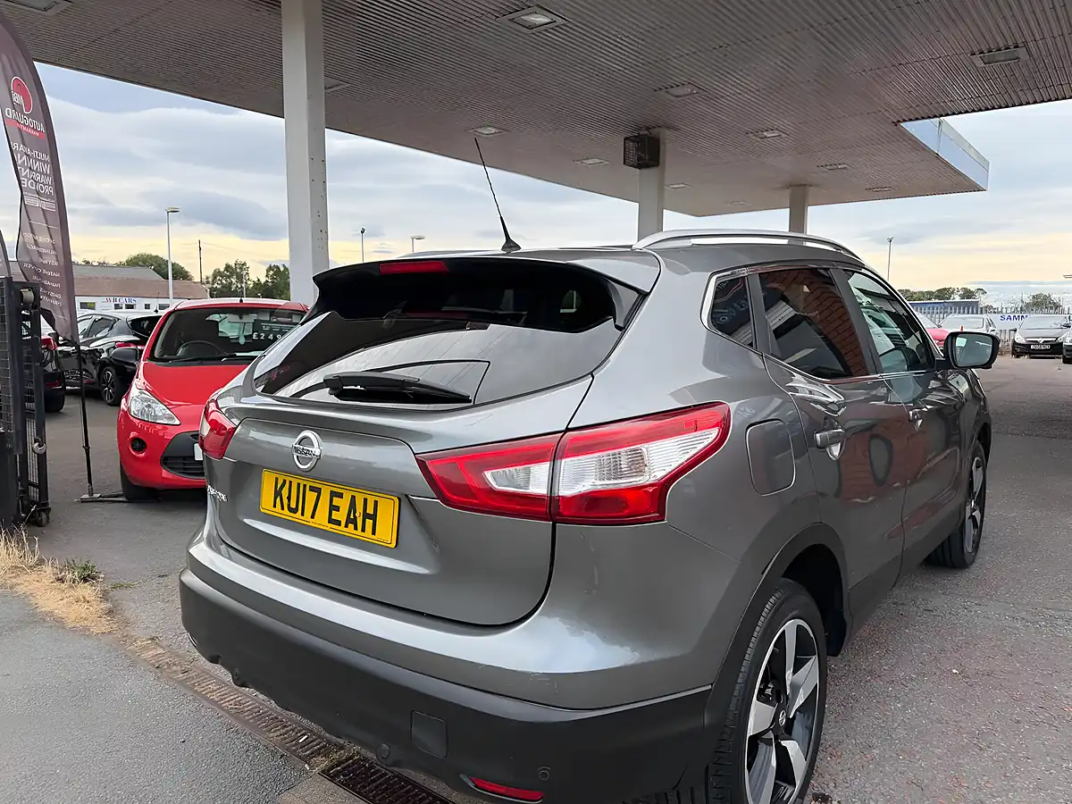 Used 2017 Nissan Qashqai N-Connecta Grey - Interior and Exterior details 6