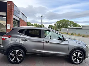 Used 2017 Nissan Qashqai N-Connecta Grey - Interior and Exterior details 7