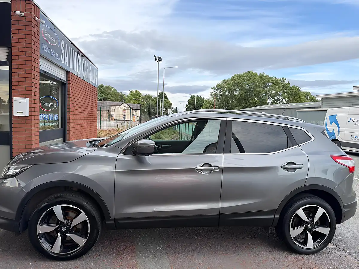 Used 2017 Nissan Qashqai N-Connecta Grey - Interior and Exterior details 8