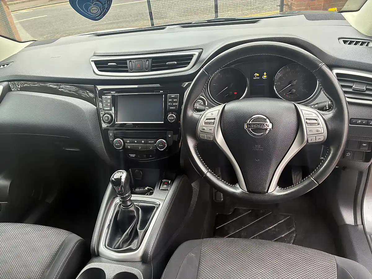 Used 2017 Nissan Qashqai N-Connecta Grey - Interior and Exterior details 12