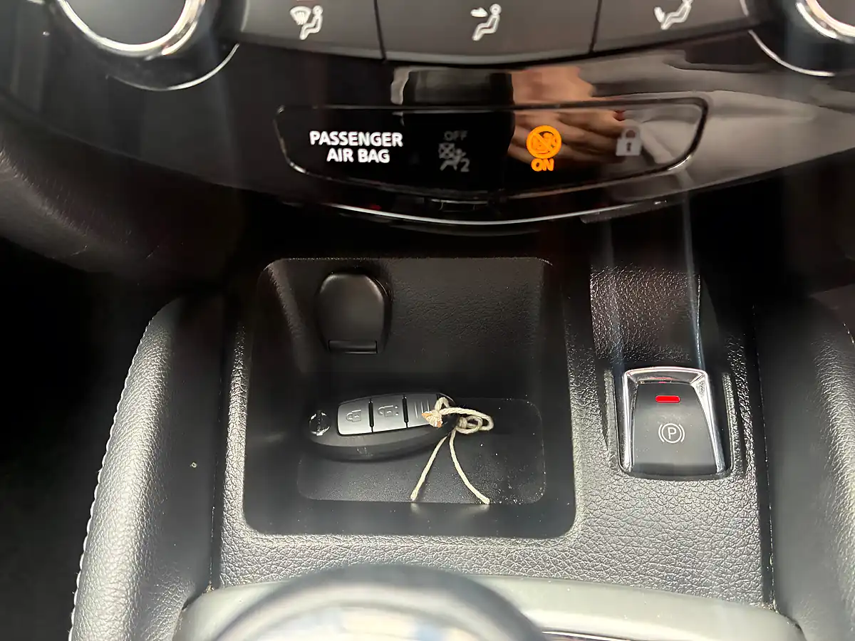 Used 2017 Nissan Qashqai N-Connecta Grey - Interior and Exterior details 15