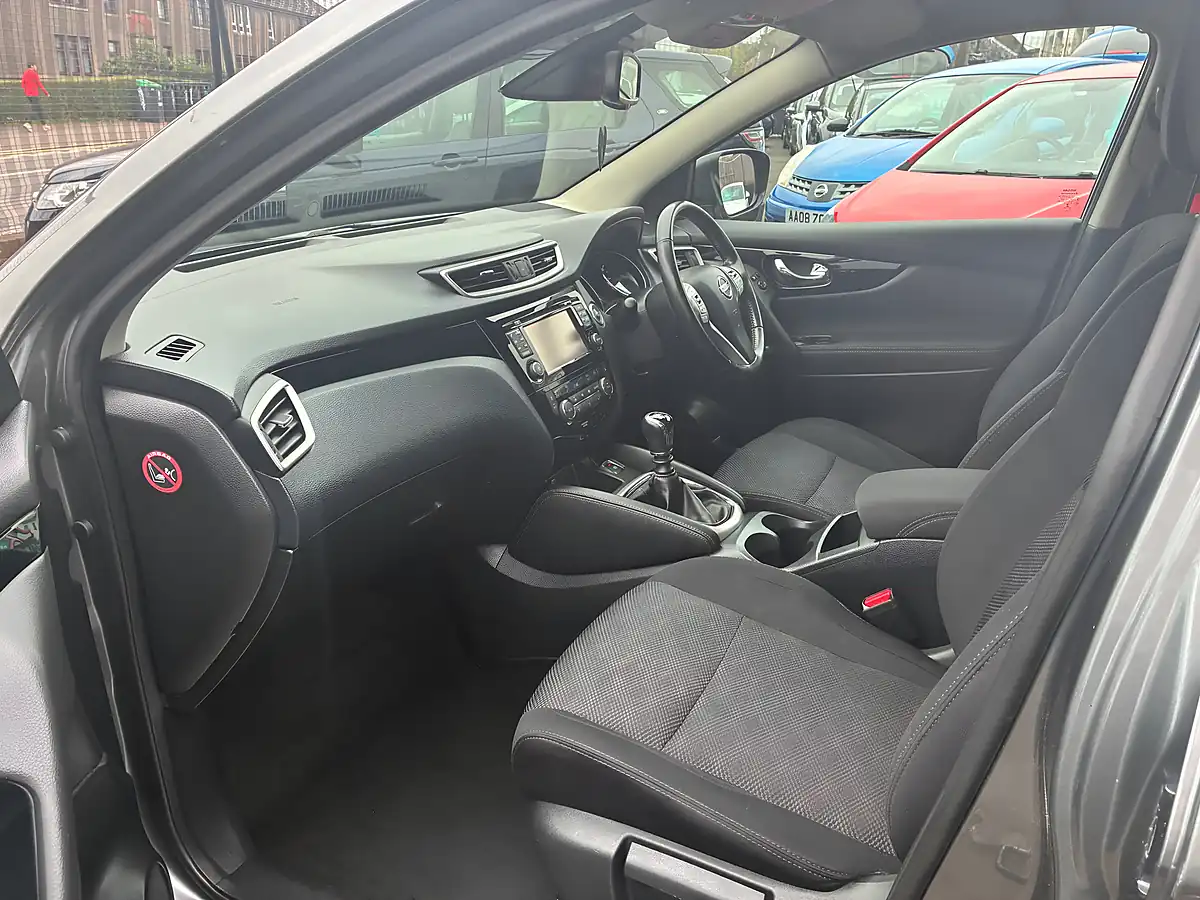 Used 2017 Nissan Qashqai N-Connecta Grey - Interior and Exterior details 16