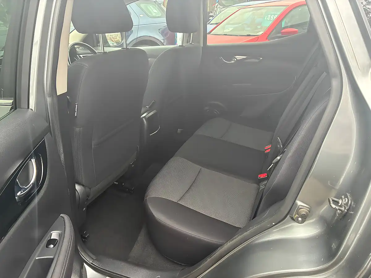 Used 2017 Nissan Qashqai N-Connecta Grey - Interior and Exterior details 17
